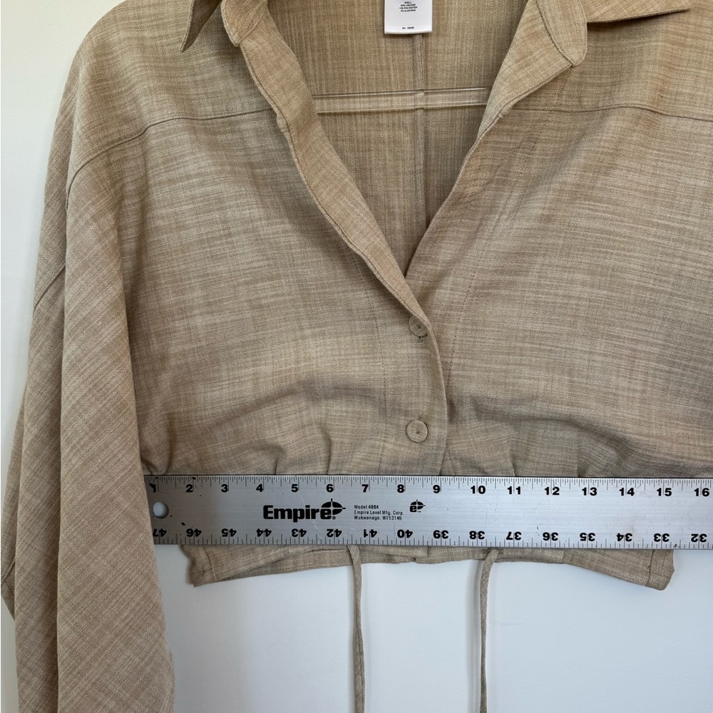 Hot little blouse! - Picture 3 of 8